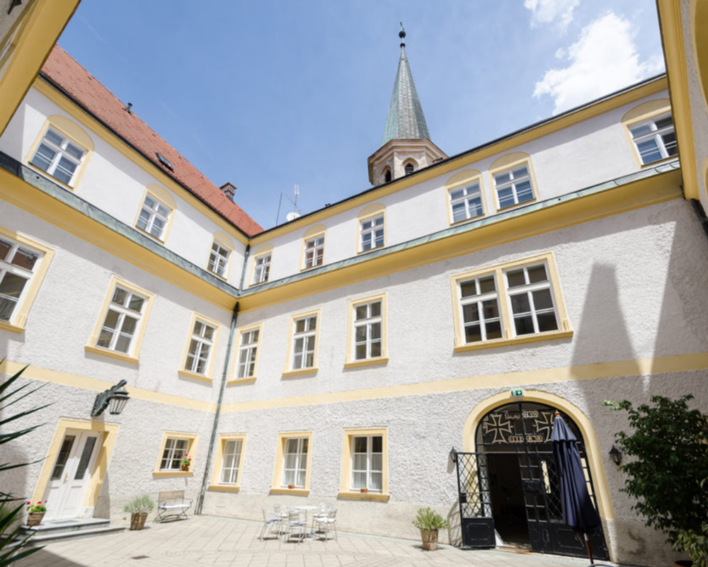 Innenhof | © Schloss Gumpoldskirchen Schloss Gumpoldskirchen ***
